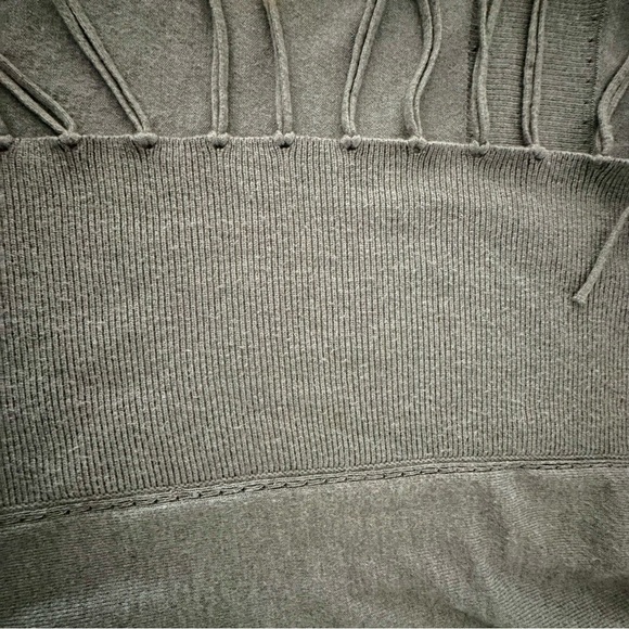 EUC! WHITE HOUSE BLACK MARKET GRAY FRINGE CARDIGAN - Picture 9 of 9